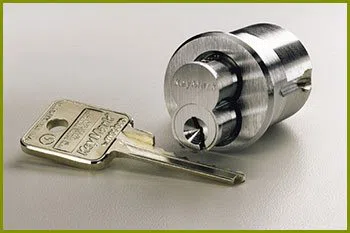 	Riviera Beach Locksmith Store Riviera Beach, FL 561-273-8377
